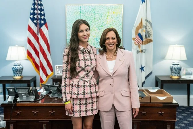 Olivia Rodrigo net worth story — Kamala Harris and Olivia Rodrigo at the White House