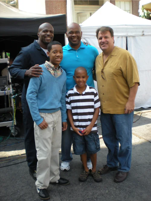 Terry Crews posing with young co-stars on the set of Everybody Hates Chris